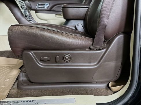 Used 2011 Cadillac Escalade ESV Platinum image 22