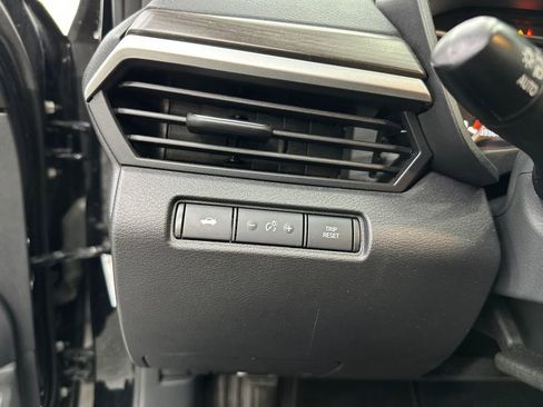 Used 2025 Nissan Altima 2.5 SV image 30