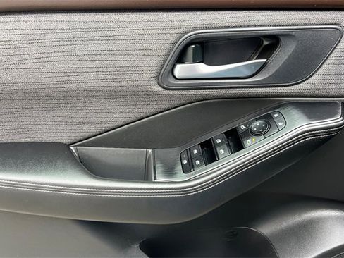 Used 2023 Nissan Rogue SV image 14