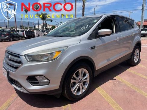 Used 2017 Ford Escape SE image 4