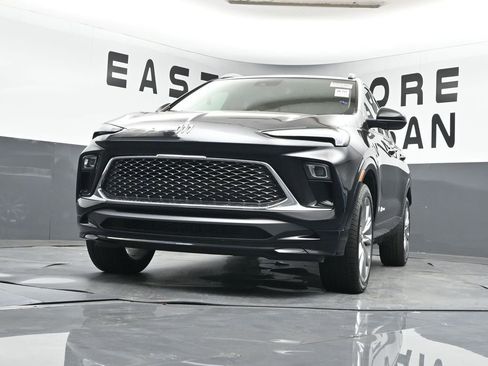 Used 2024 Buick Encore GX Avenir w/ Avenir Convenience Package image 21