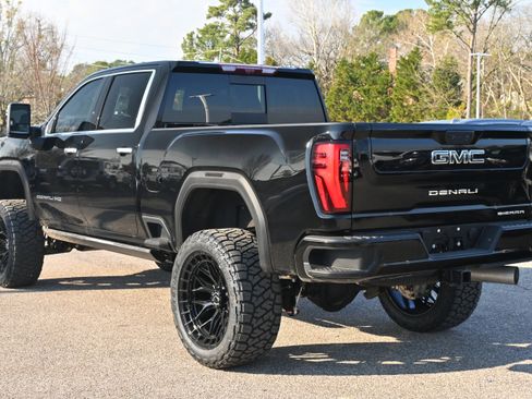 Used 2025 GMC Sierra 2500 Denali Ultimate image 11