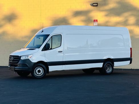 Used 2019 Mercedes-Benz Sprinter 3500 image 4