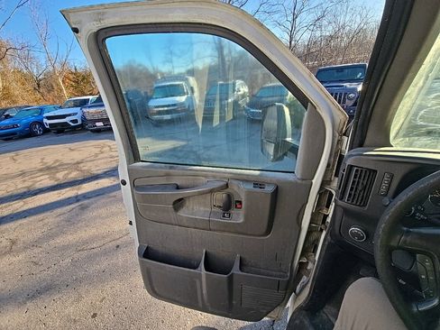 Used 2012 GMC Savana 3500 image 19