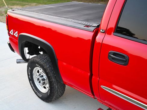 Used 2006 GMC Sierra 2500 SLT w/ Heavy-Duty Power Package AWD/4WD image 49