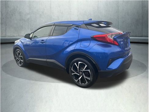 Used 2018 Toyota C-HR XLE image 3