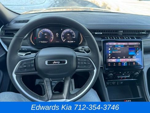 Used 2024 Jeep Grand Cherokee Limited w/ Luxury Tech Group II image 23