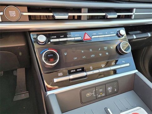 Certified 2025 Hyundai Santa Fe SEL image 8