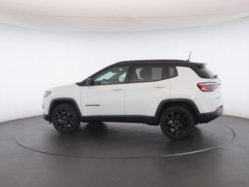 Used 2024 Jeep Compass Latitude w/ Sun and Sound Group image 22