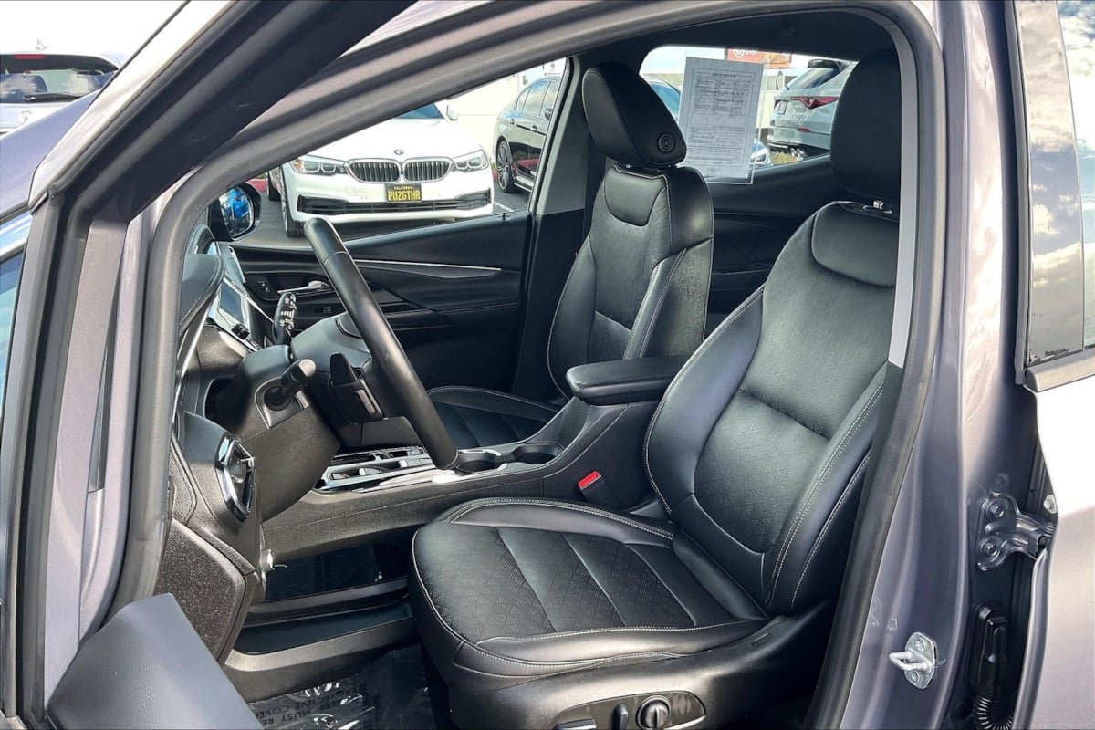 Used 2023 Chevrolet Bolt LT w/ Infotainment Package FWD image 21
