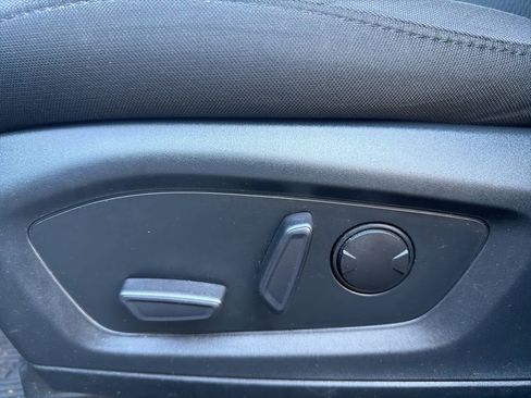 Used 2022 Ford Explorer XLT image 22