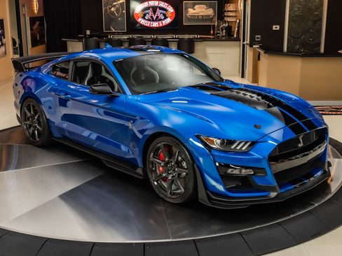Used 2020 Ford Mustang Shelby GT500 w/ Carbon Fiber Track Pack RWD image 10