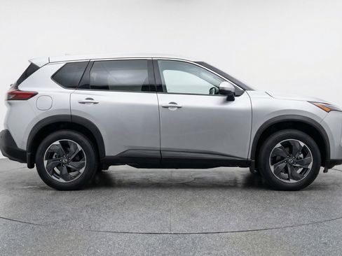 Used 2025 Nissan Rogue SV AWD/4WD image 11