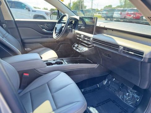 Used 2024 Lincoln Corsair AWD w/ Equipment Group 101A image 11