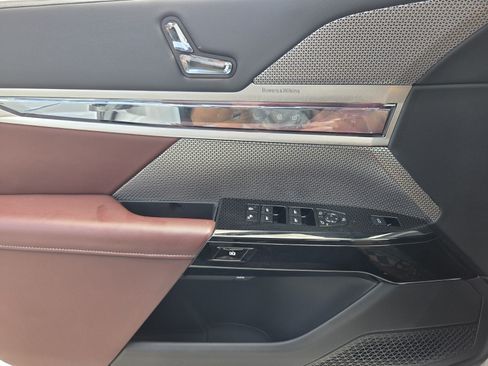 Certified 2025 BMW i7 xDrive60 AWD/4WD image 21