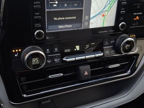 Used 2022 Toyota Highlander XLE image 16