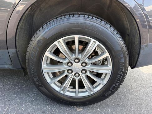 Used 2017 Cadillac XT5 Luxury w/ Driver Awareness Package AWD/4WD image 24