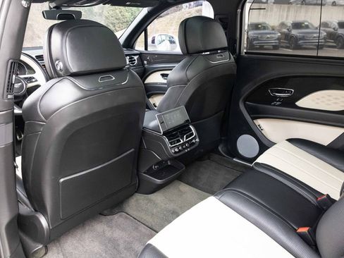 Used 2023 Bentley Bentayga Extended Wheelbase image 57