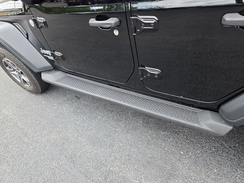 Used 2019 Jeep Wrangler Unlimited Sport S AWD/4WD image 11