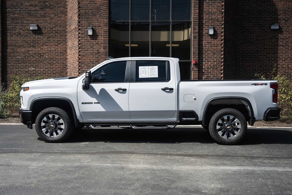 Used 2022 Chevrolet Silverado 2500 Custom w/ Custom Value Package AWD/4WD image 3