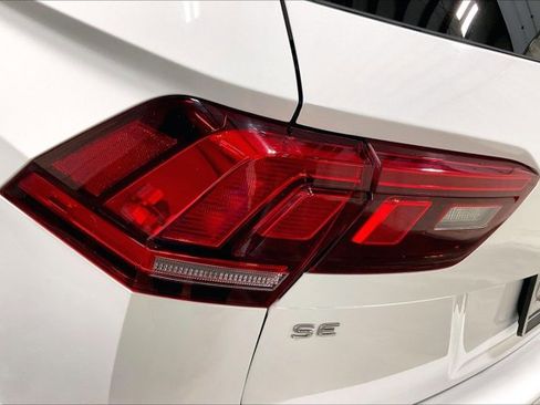 Used 2024 Volkswagen Tiguan SE w/ Panoramic Sunroof Package FWD image 30