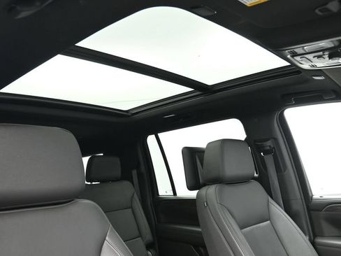 Used 2024 Chevrolet Suburban Z71 w/ Luxury Package AWD/4WD image 25