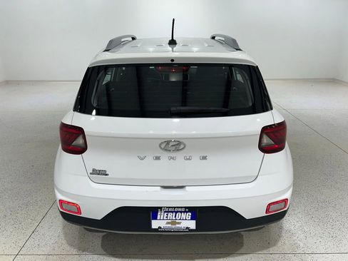 Used 2025 Hyundai Venue SEL FWD image 4