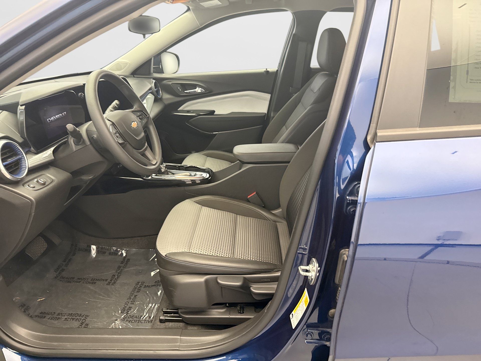 Used 2024 Chevrolet Trax LT FWD image 11