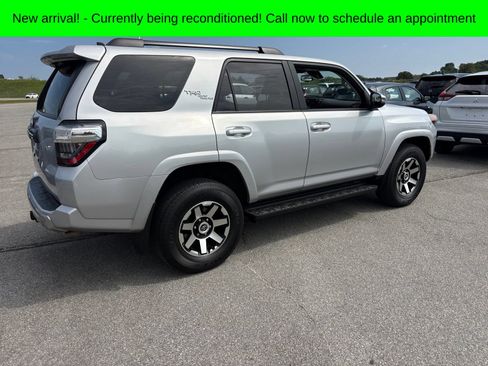 Used 2024 Toyota 4Runner TRD Off-Road Premium AWD/4WD image 4