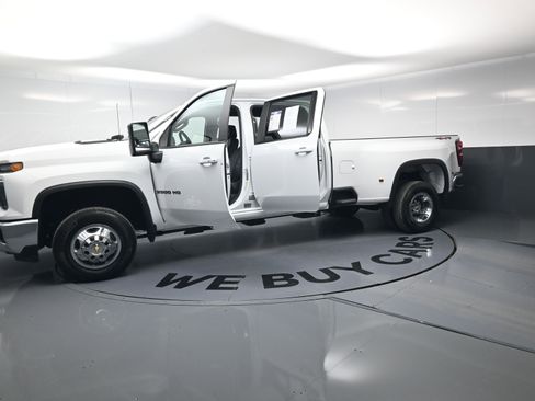 Used 2025 Chevrolet Silverado 3500 LT w/ Safety Package image 19