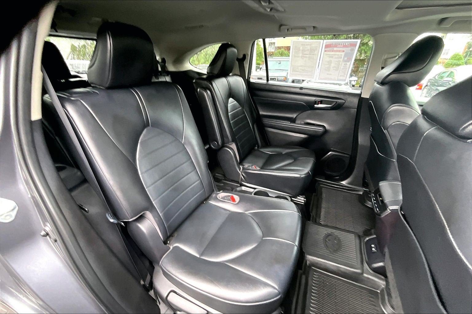 Used 2021 Toyota Highlander XLE AWD/4WD image 26