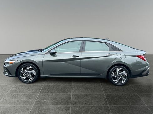 Used 2025 Hyundai Elantra SEL FWD image 5