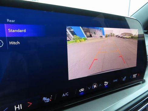 Used 2025 Chevrolet Traverse LT image 25