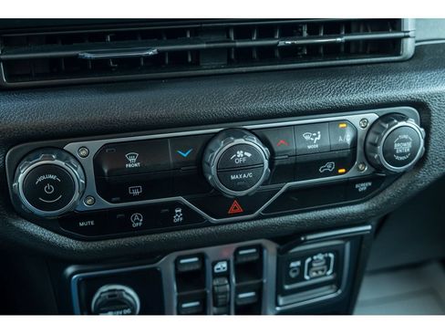 Used 2025 Jeep Wrangler Unlimited Sport AWD/4WD image 27