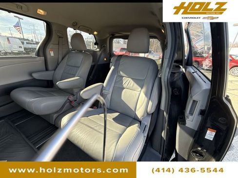Used 2018 Toyota Sienna XLE image 17