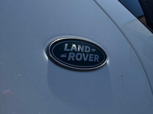 Used 2025 Land Rover Discovery Dynamic SE AWD/4WD image 8