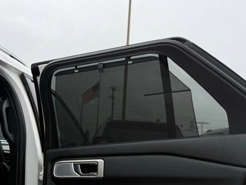 Used 2020 Ford Explorer Platinum w/ Premium Technology Package image 24