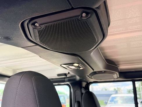 Used 2019 Jeep Wrangler Unlimited Sahara w/ Uconnect 4C Nav & Sound Group AWD/4WD image 13
