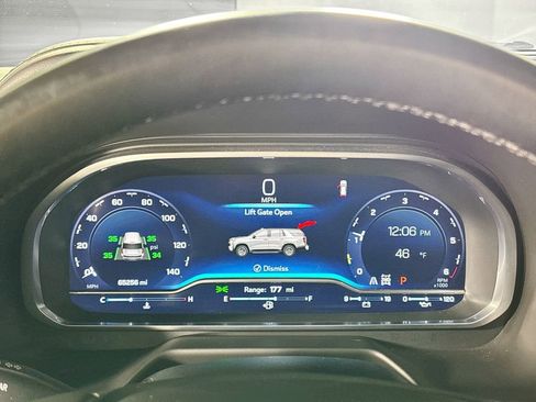 Used 2023 Chevrolet Suburban Premier image 14