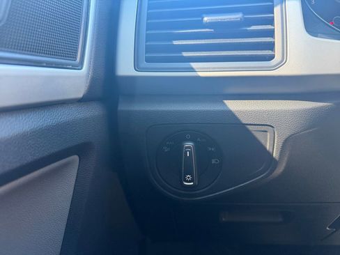 Used 2021 Volkswagen Atlas Cross Sport SE w/ Panoramic Sunroof Package image 25