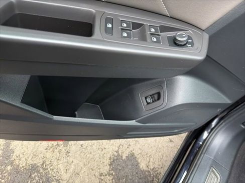 Used 2023 Volkswagen Atlas SE image 25