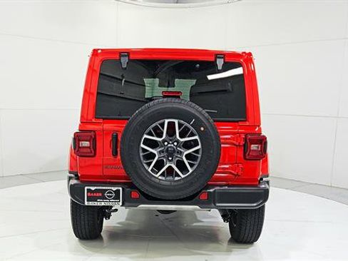 Used 2025 Jeep Wrangler Unlimited Sahara AWD/4WD image 7