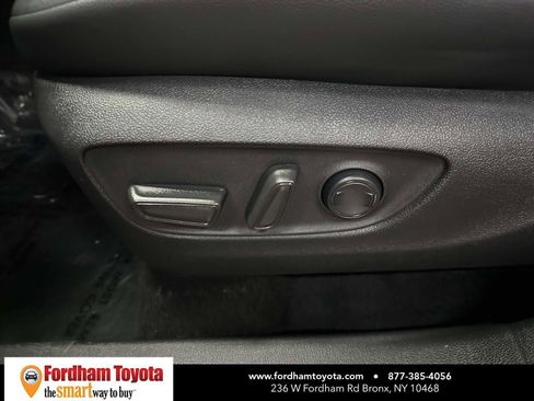 Used 2022 Toyota Highlander XLE AWD/4WD image 22