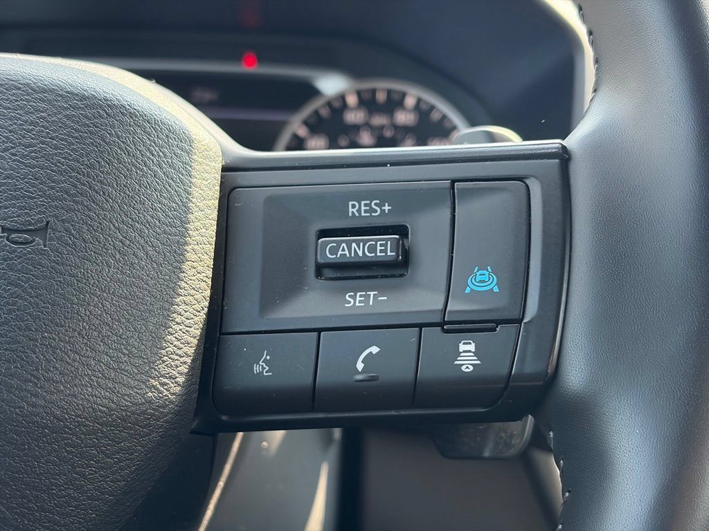 Used 2025 Nissan Rogue SV AWD/4WD image 24