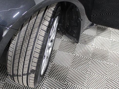 Used 2020 Toyota Corolla LE image 16