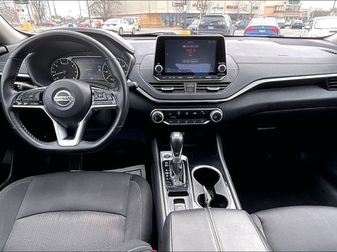 Used 2022 Nissan Altima 2.5 SV w/ SV Premium Package FWD image 18