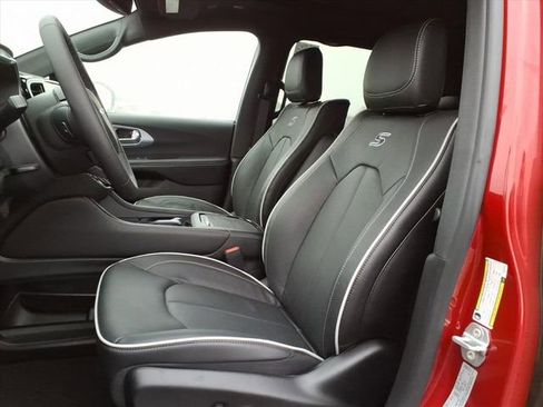 New 2026 Chrysler Pacifica Limited image 12