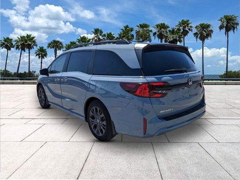 Used 2025 Honda Odyssey Touring image 3