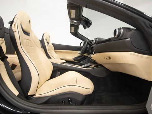 Used 2020 Ferrari Portofino image 49