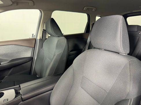 Used 2023 Nissan Rogue S FWD image 11